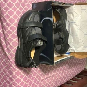 These never worn size 12 1/2